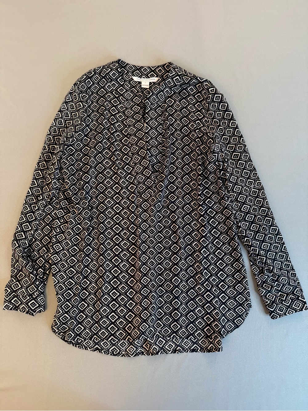 Diane Von Furstenberg Black and White Geometric Print Blouse Silk Blouse